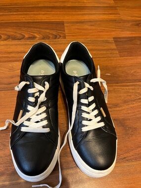 Dr. Scholl's Black Sneakers with White Laces so cute and comfortable worn once